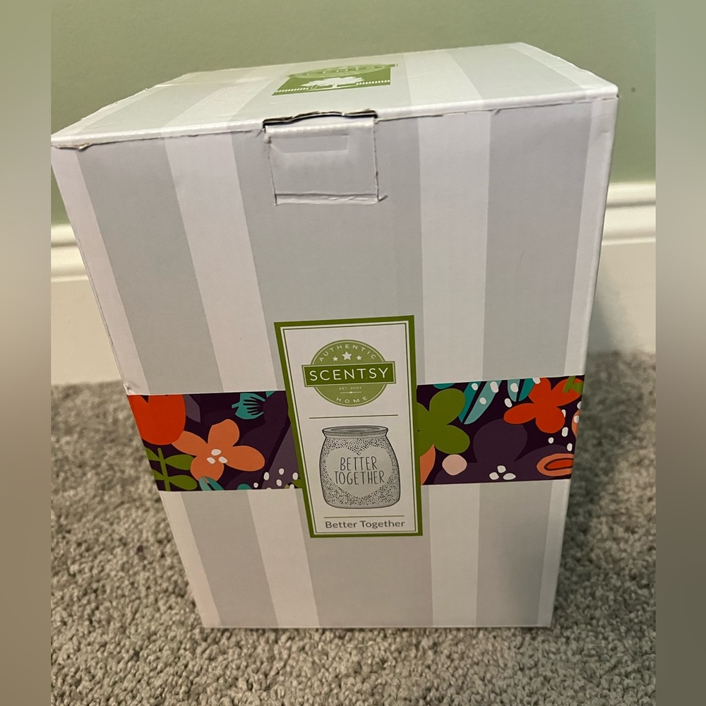 Scentsy “Better Together” Valentines Wax Warmer.